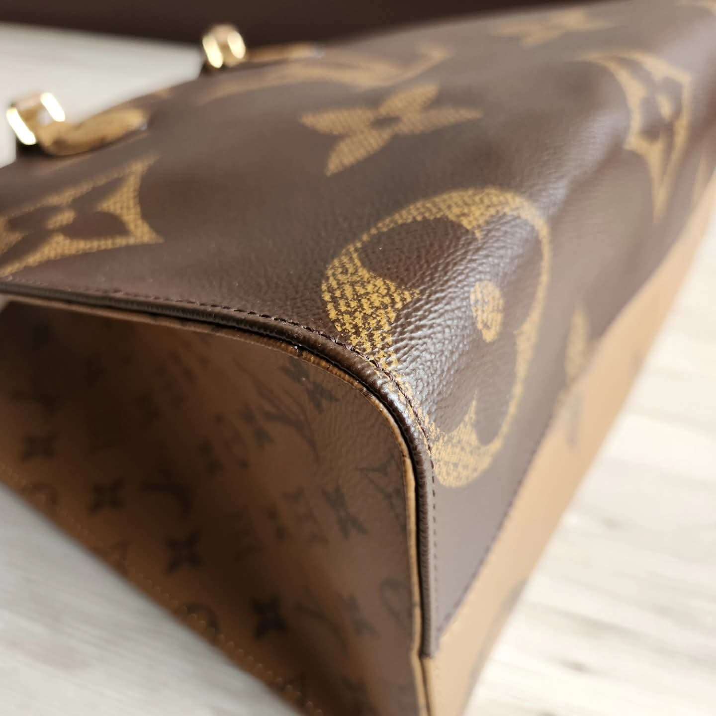Louis Vuitton OnTheGo MM
