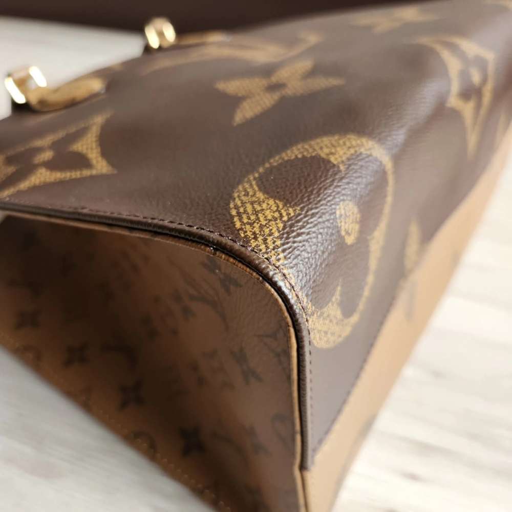 Louis Vuitton OnTheGo MM