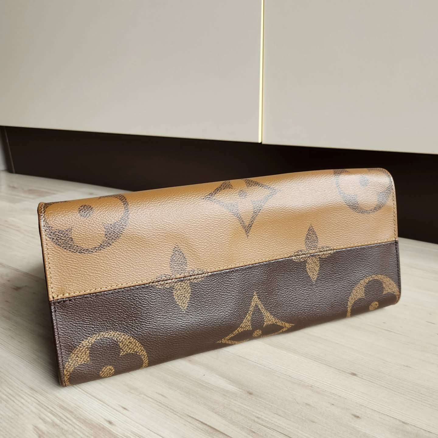 Louis Vuitton OnTheGo MM