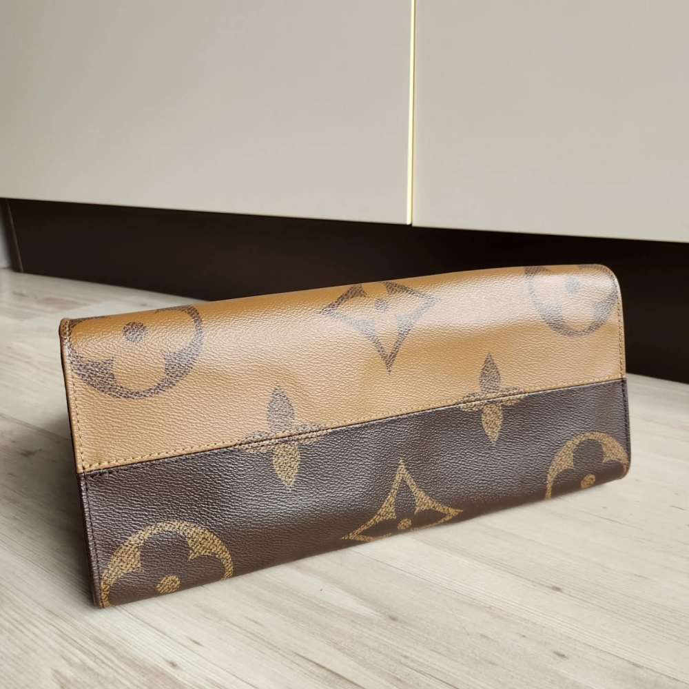 Louis Vuitton OnTheGo MM