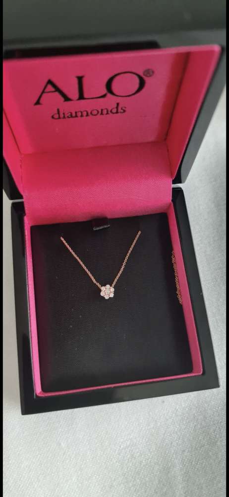 ALO diamantový náhrdelník s ružovým zlatom
