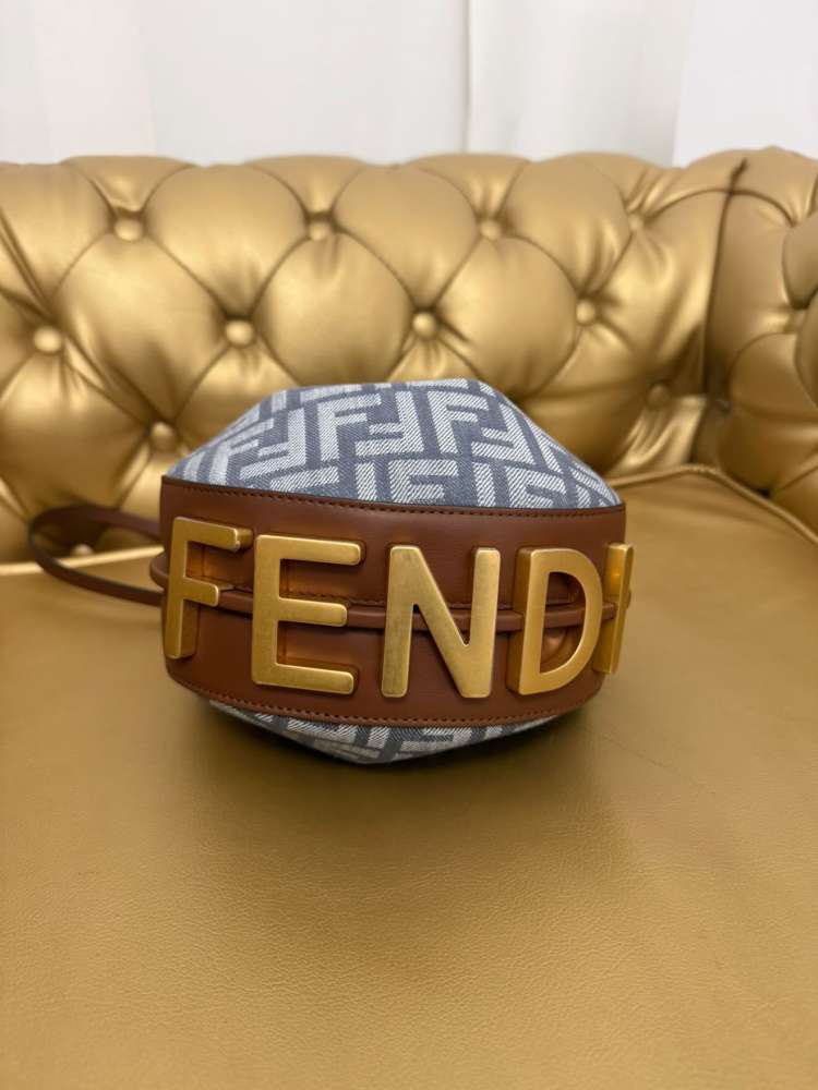 Fendi kabelka