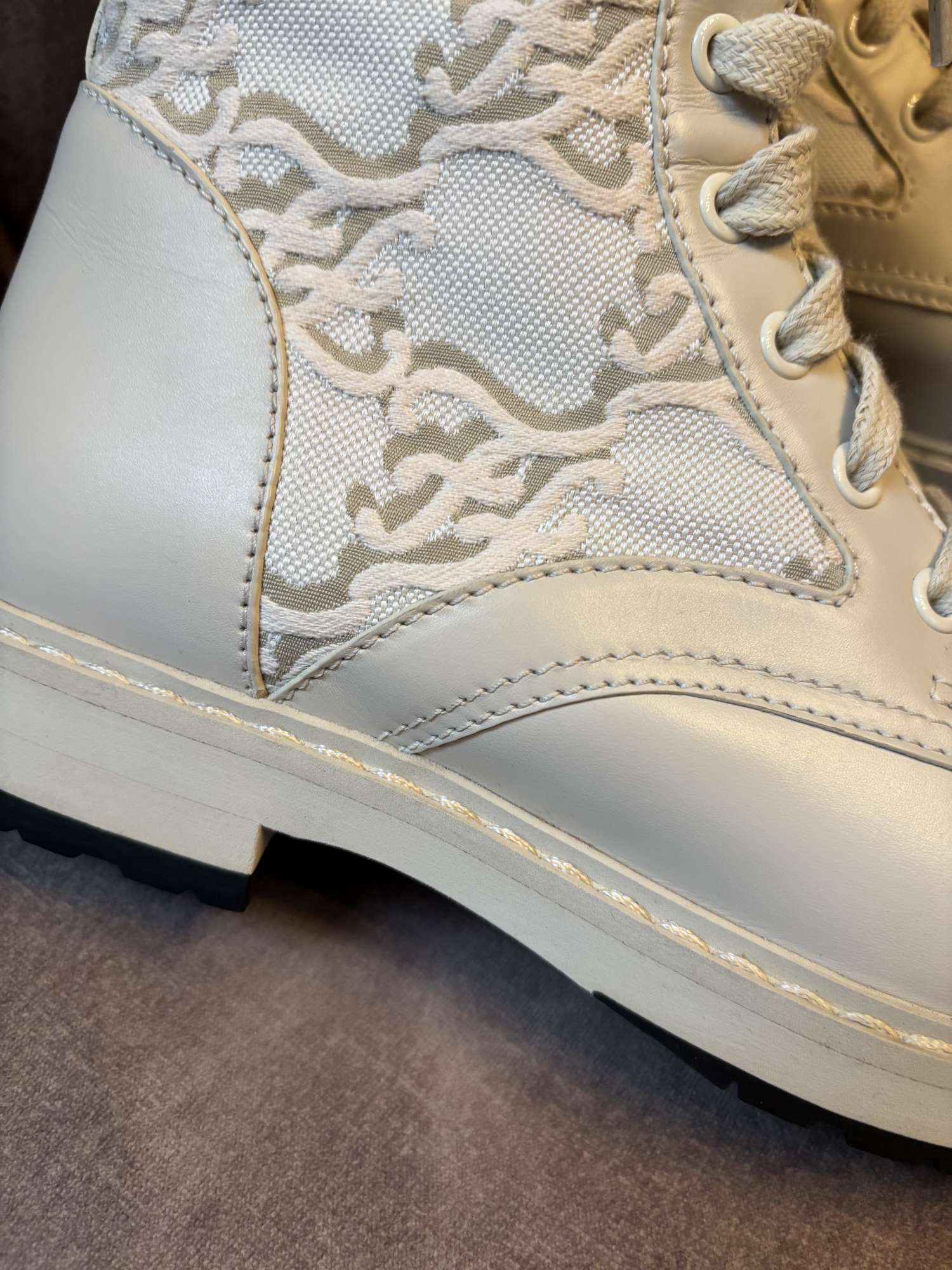 Fendi Calligraphy damske cizmy