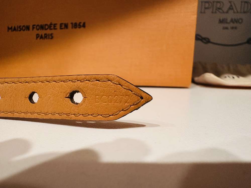 Louis Vuitton Essential V náramok