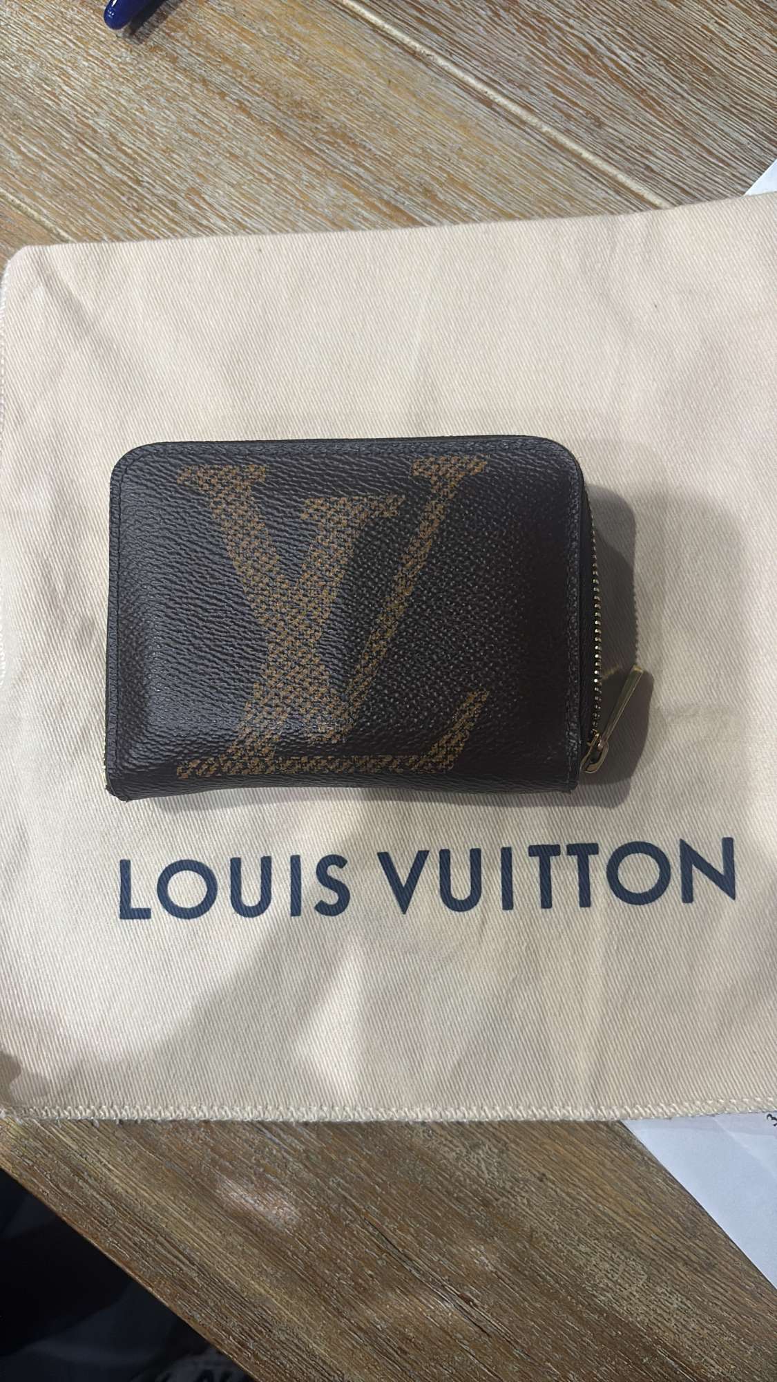 Louis Vuitton Zippy coin wallet