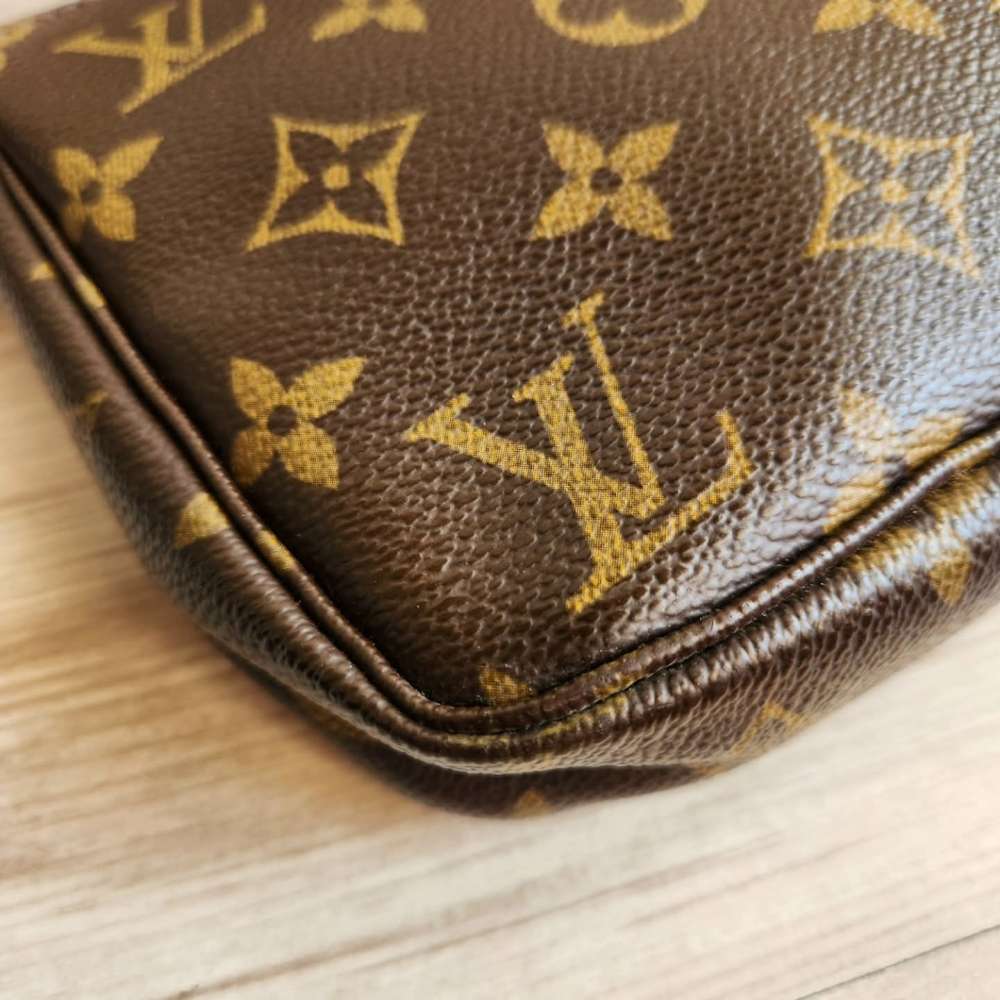 Louis Vuitton Pochette Accessoires