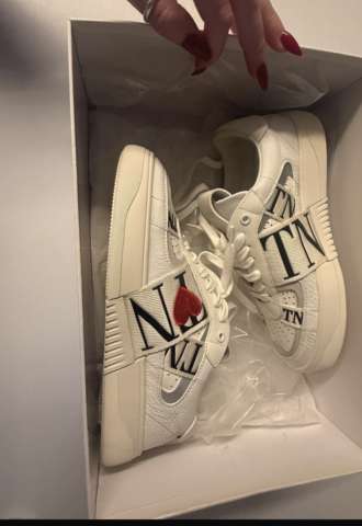 https://vipluxury.sk/Valentino tenisky