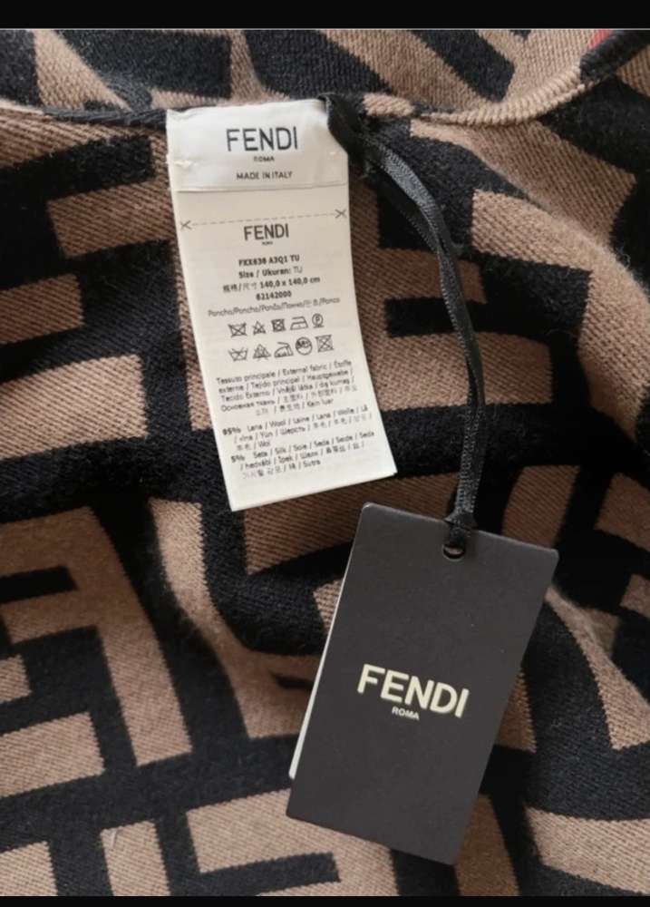 Fendi pončo