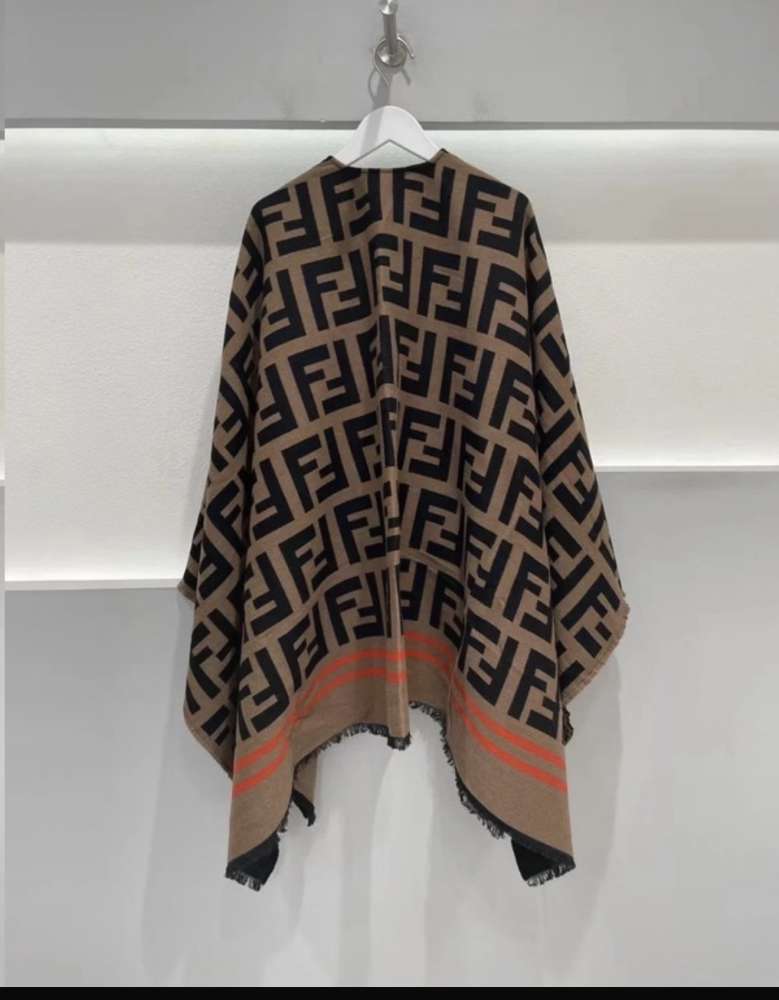 Fendi pončo