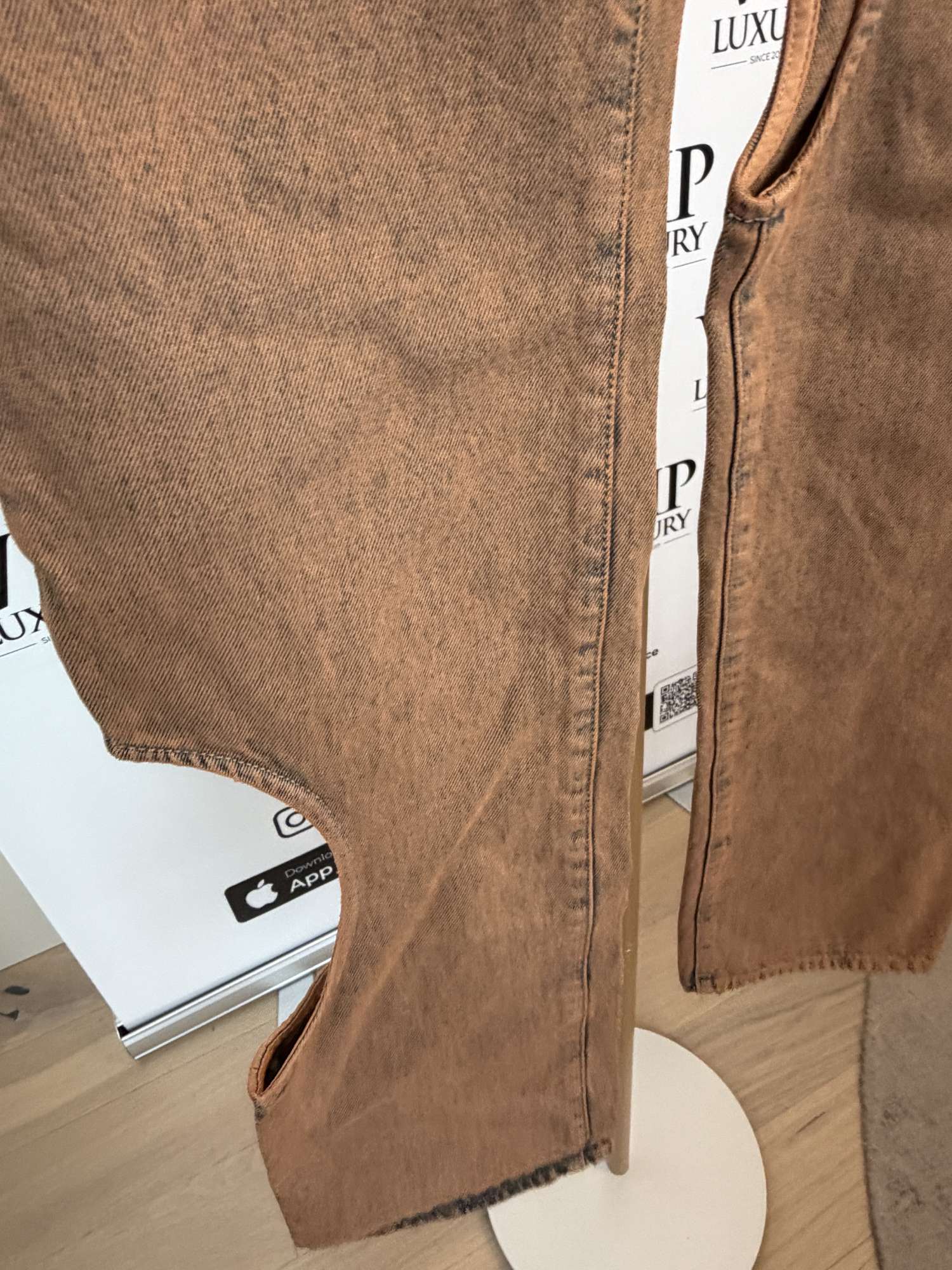 Off white hnedé rifle