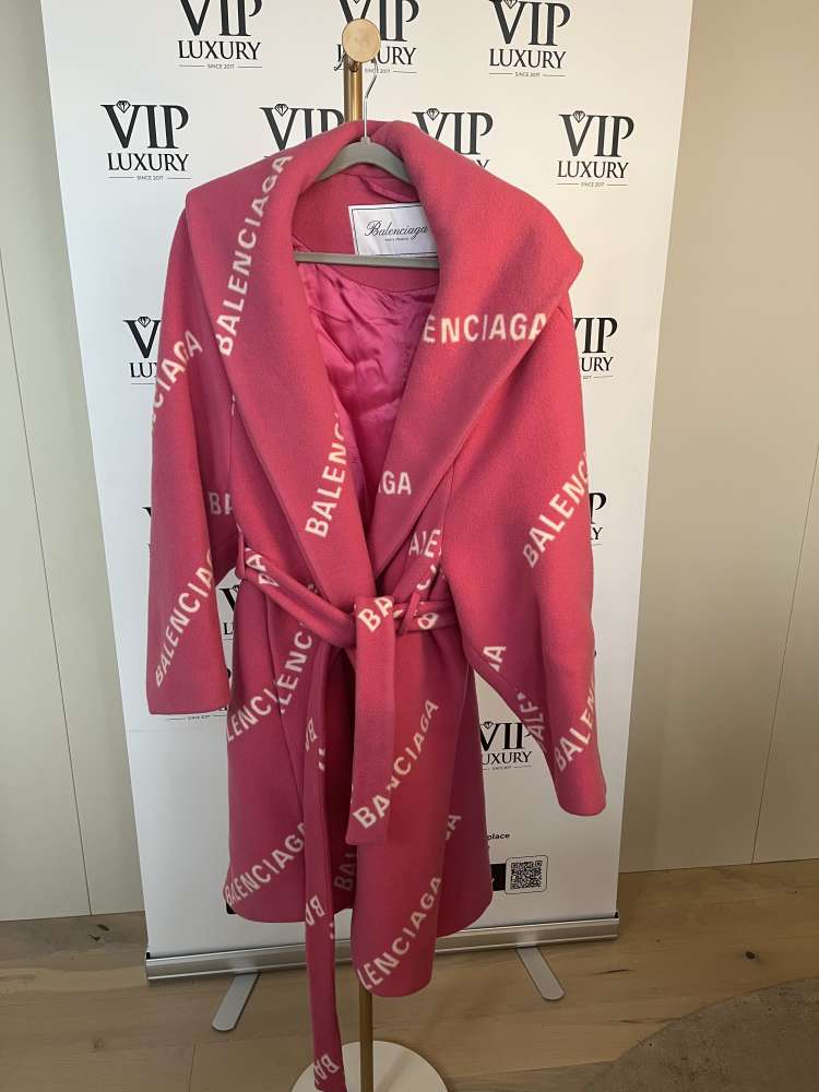 Balenciaga kabát