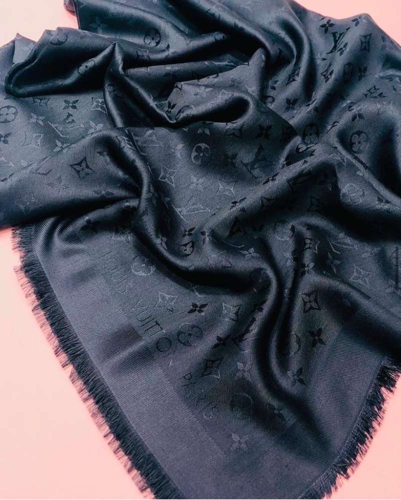 LOUIS VUITTON SHAWL V ČIERNEJ FARBE