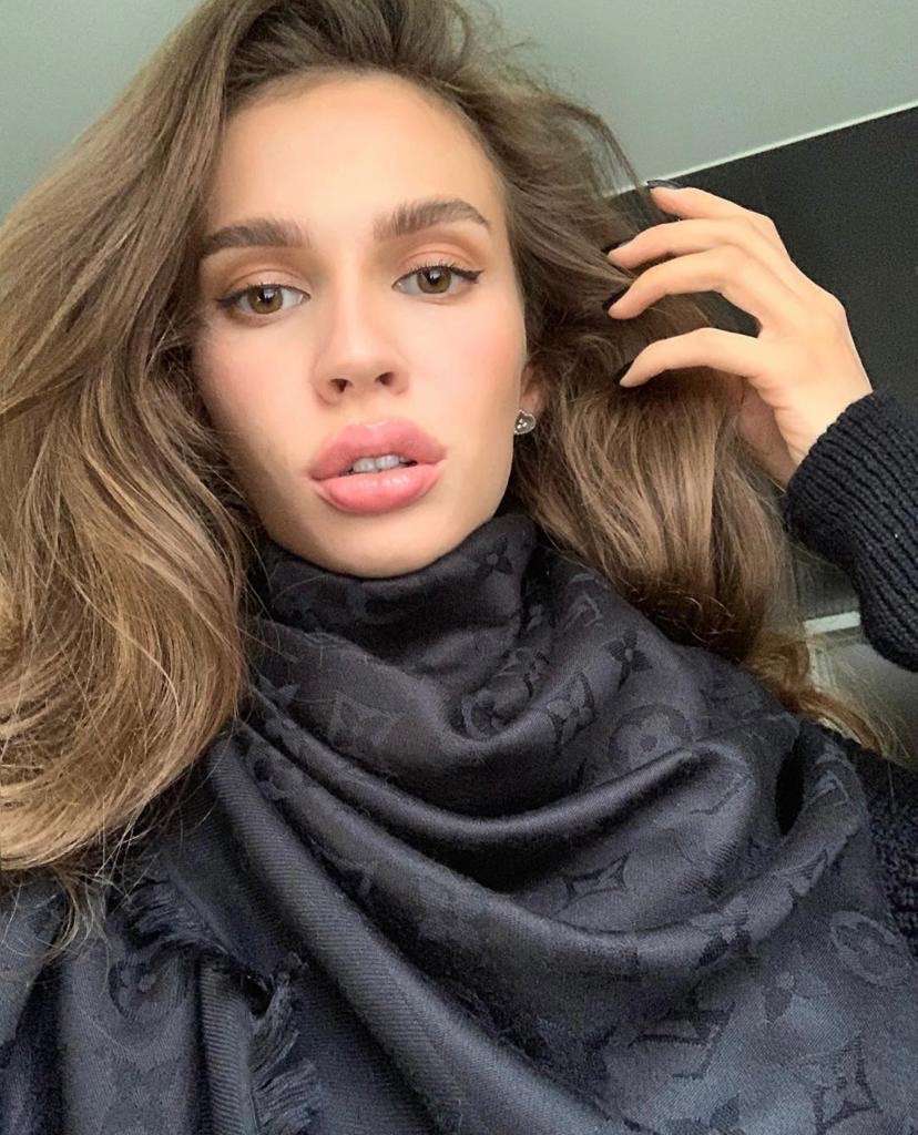 LOUIS VUITTON SHAWL V ČIERNEJ FARBE