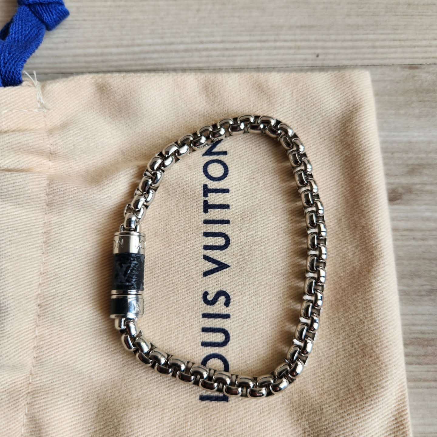 Louis Vuitton Naramek