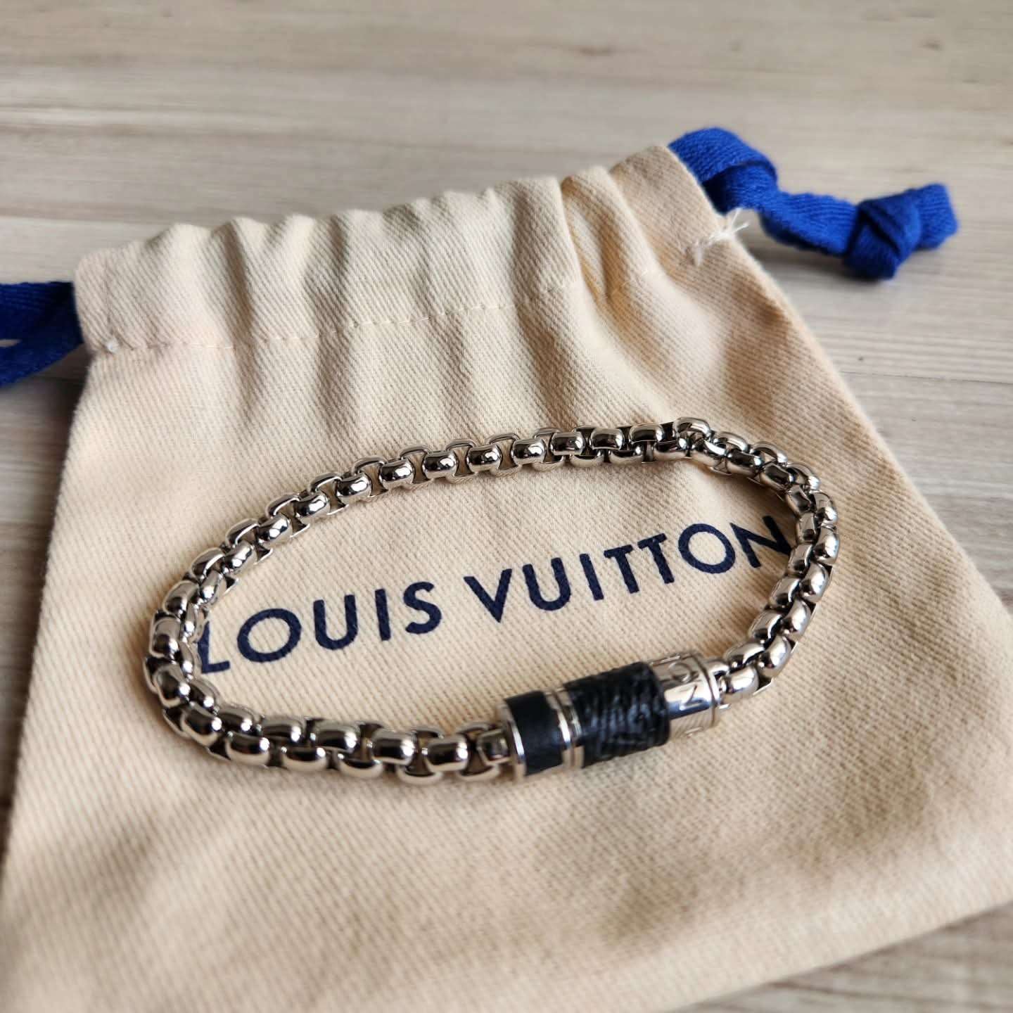 Louis Vuitton Naramek