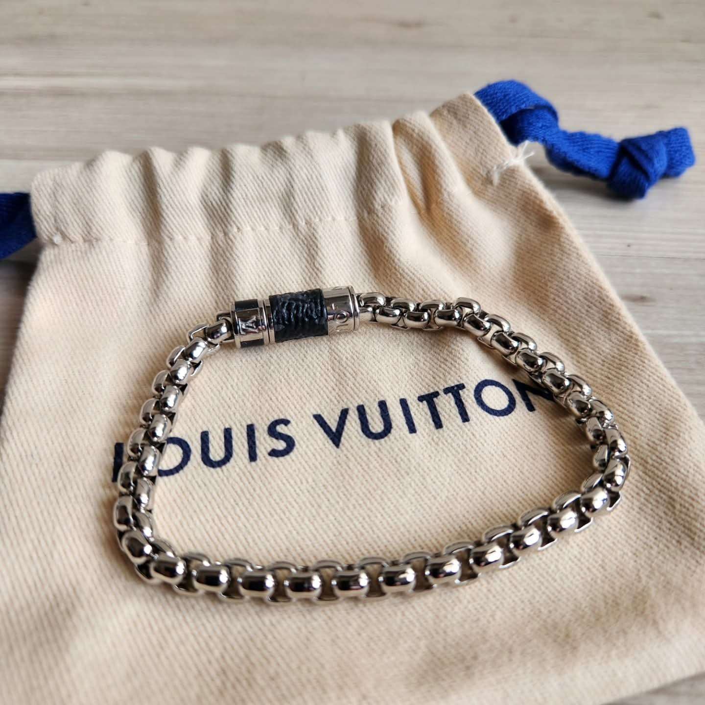 Louis Vuitton Naramek