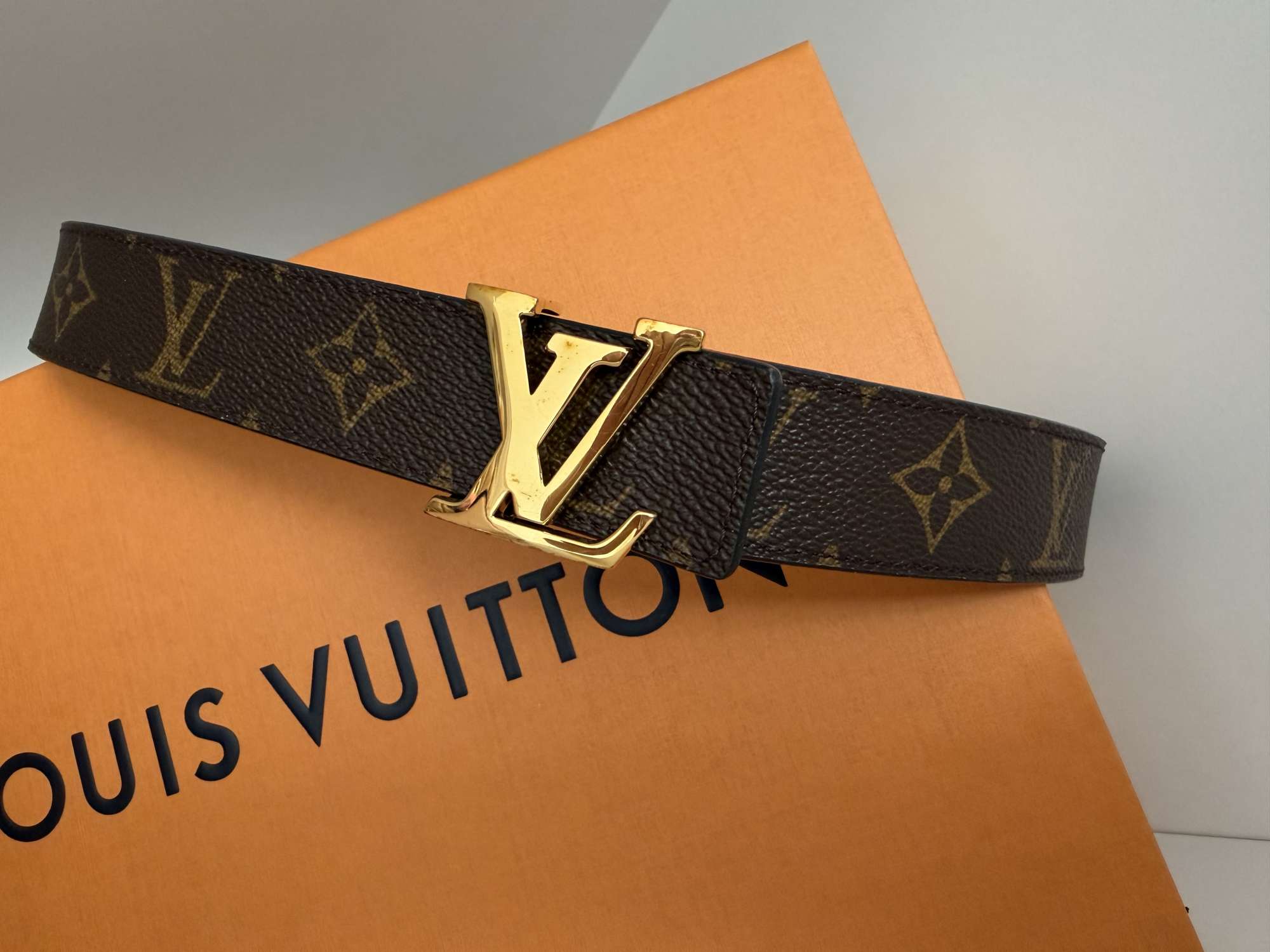 Obojstanný opasok LV