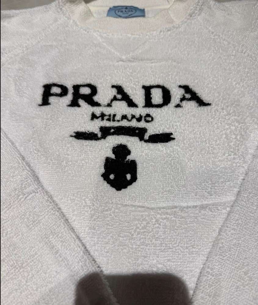 Prada svetrík