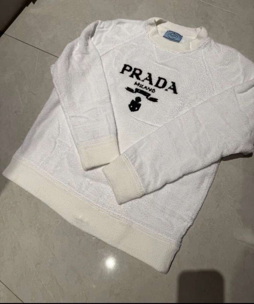 Prada svetrík