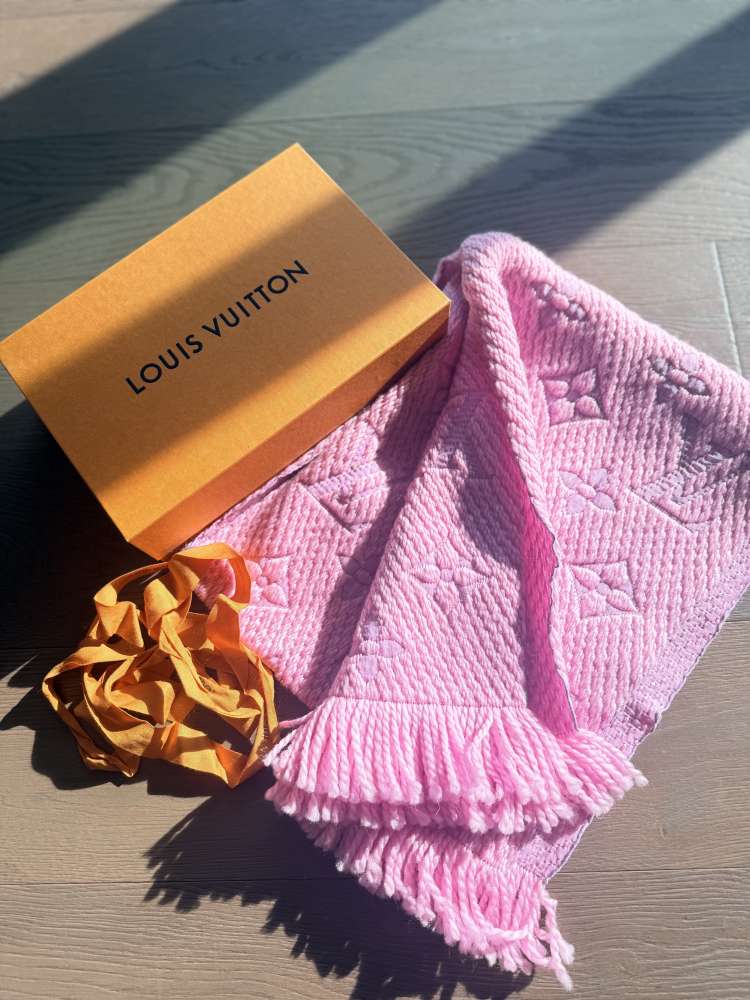 Šalát Louis Vuitton