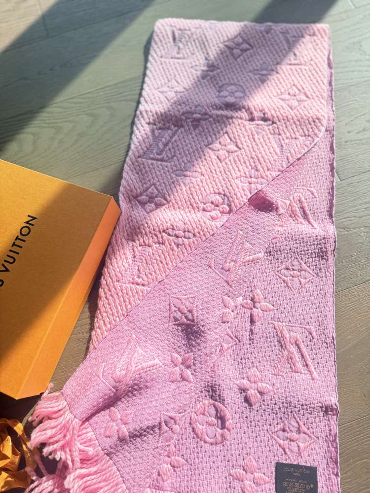 Šalát Louis Vuitton