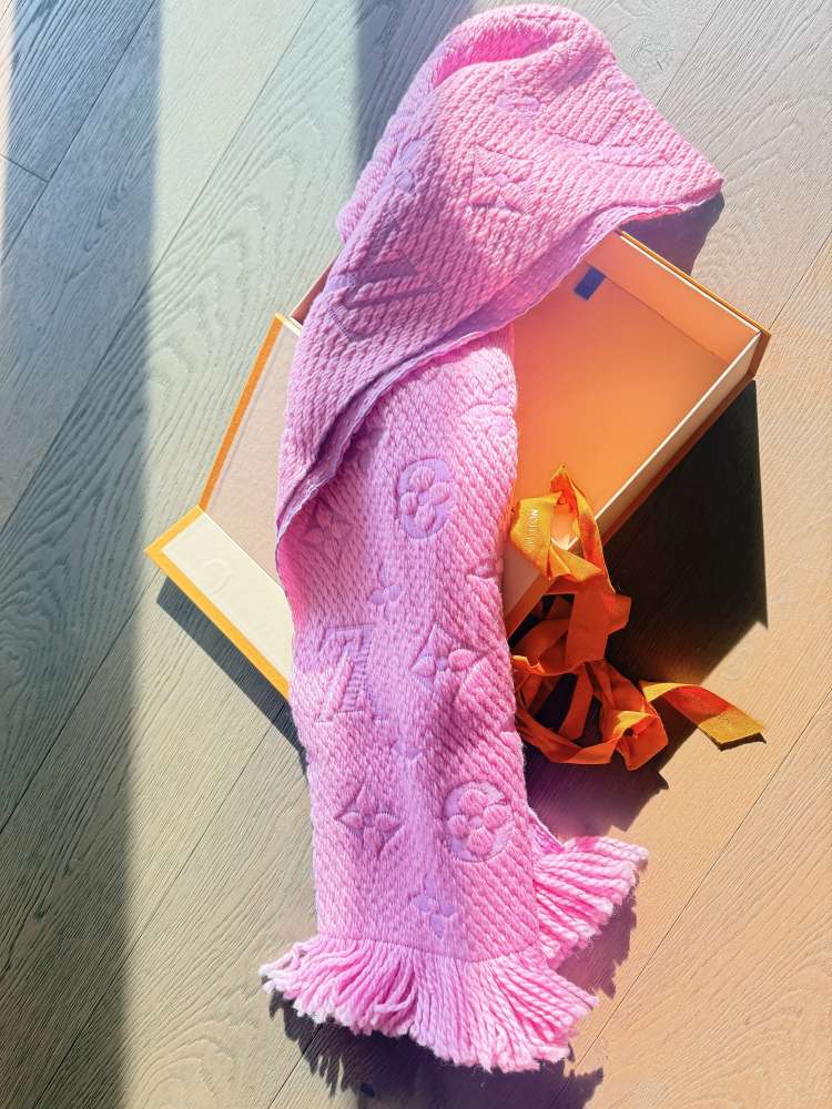 Šalát Louis Vuitton