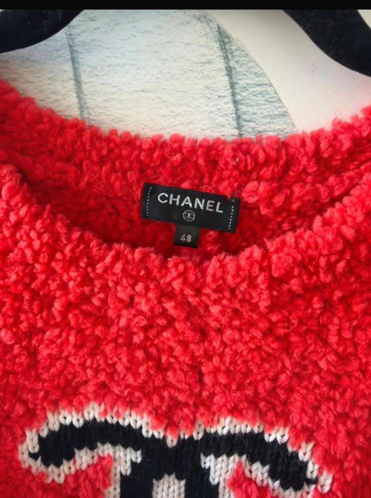 Chanel sveter