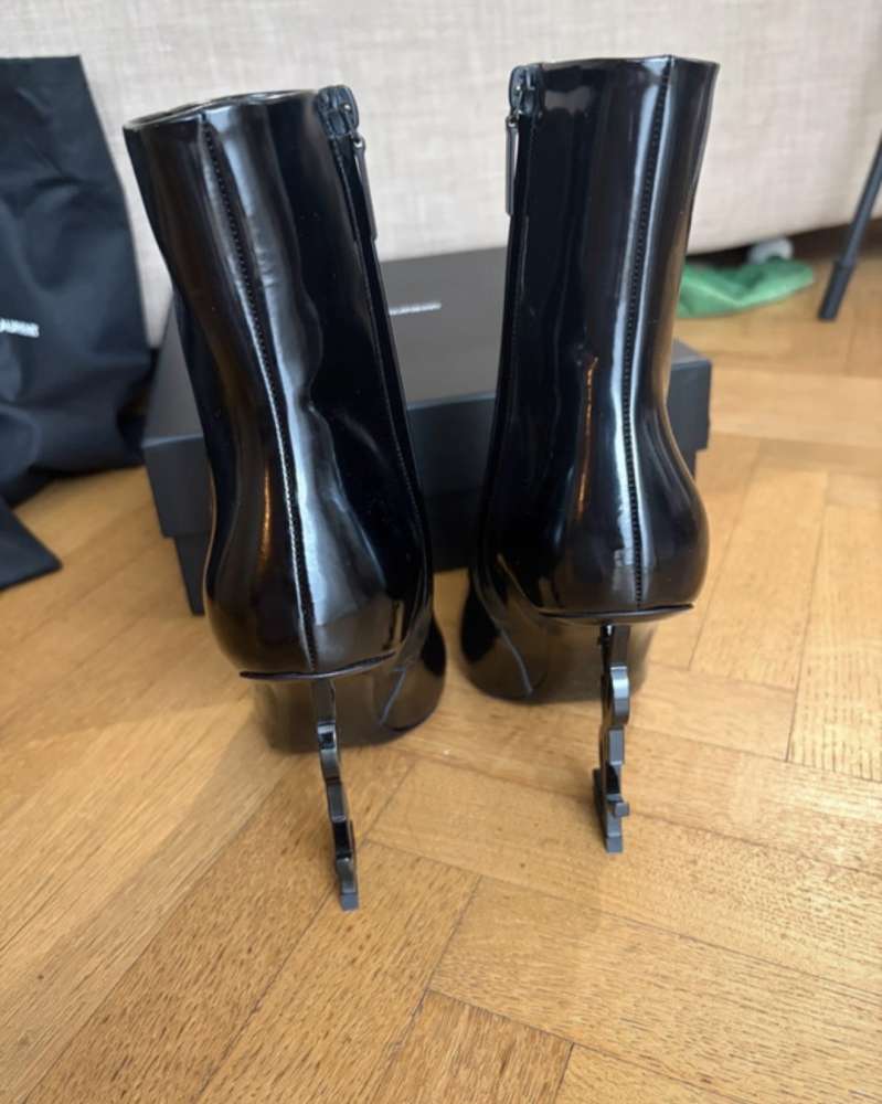 YSL kotnicky