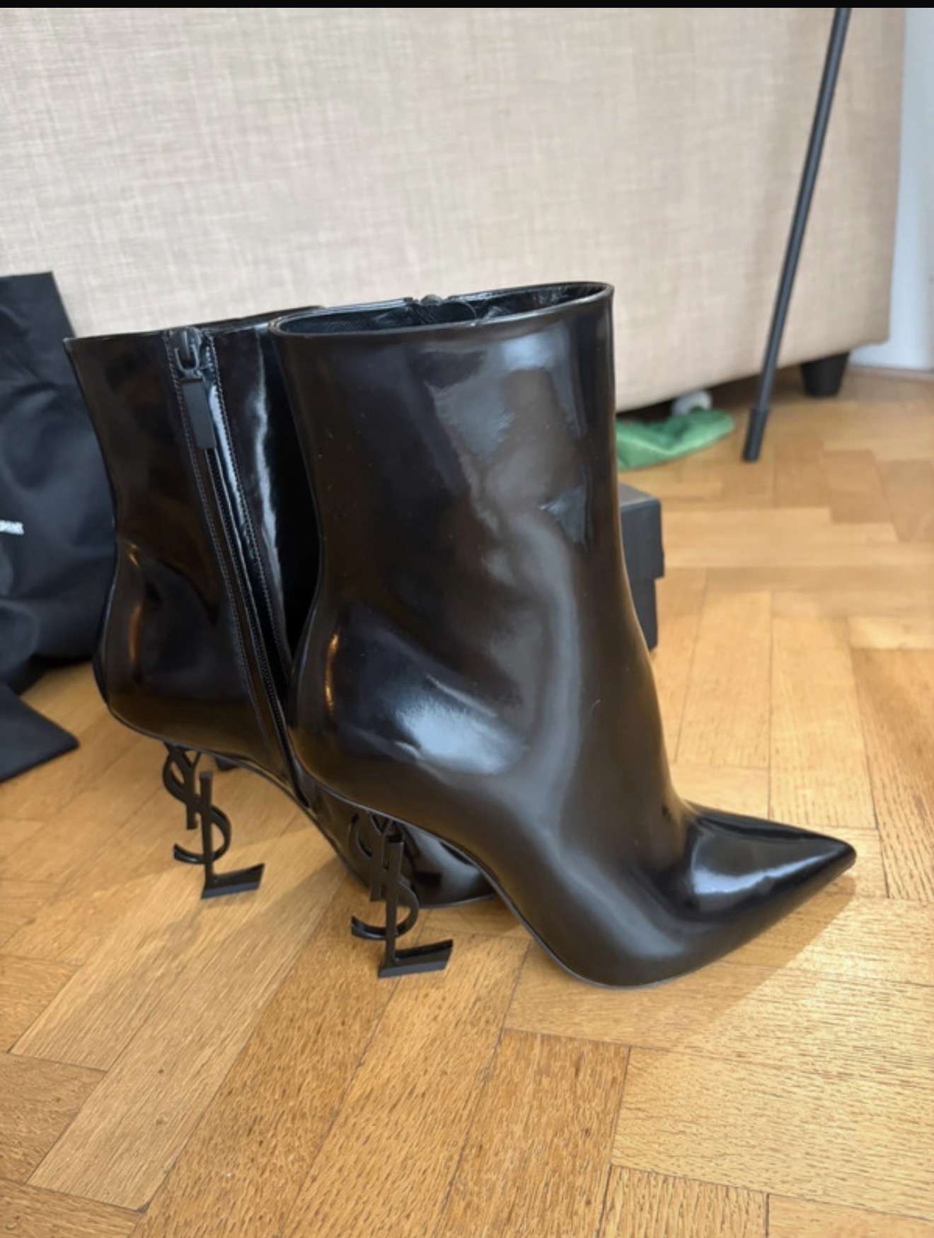 YSL kotnicky