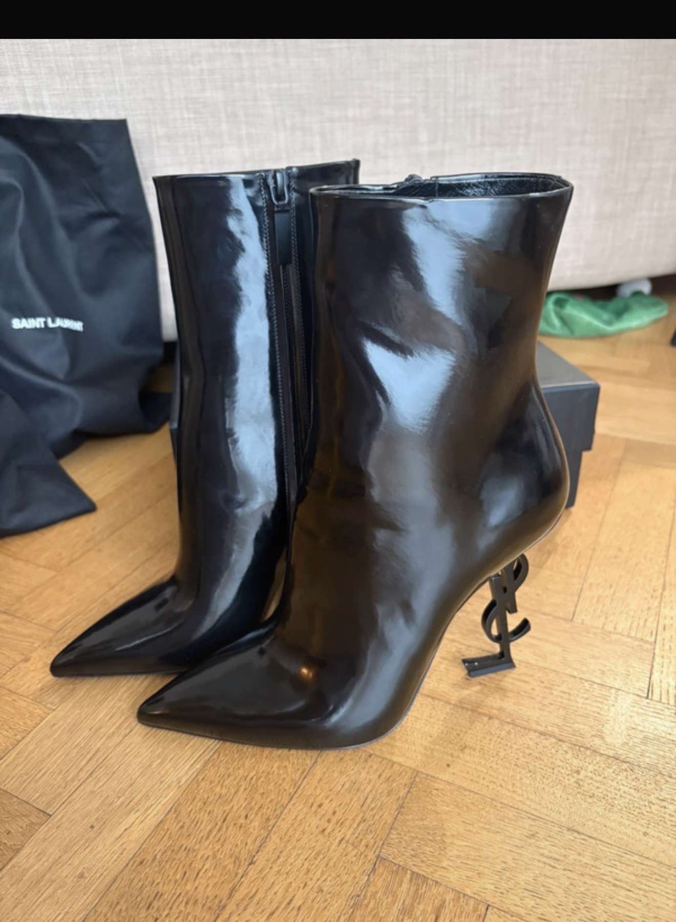 YSL kotnicky