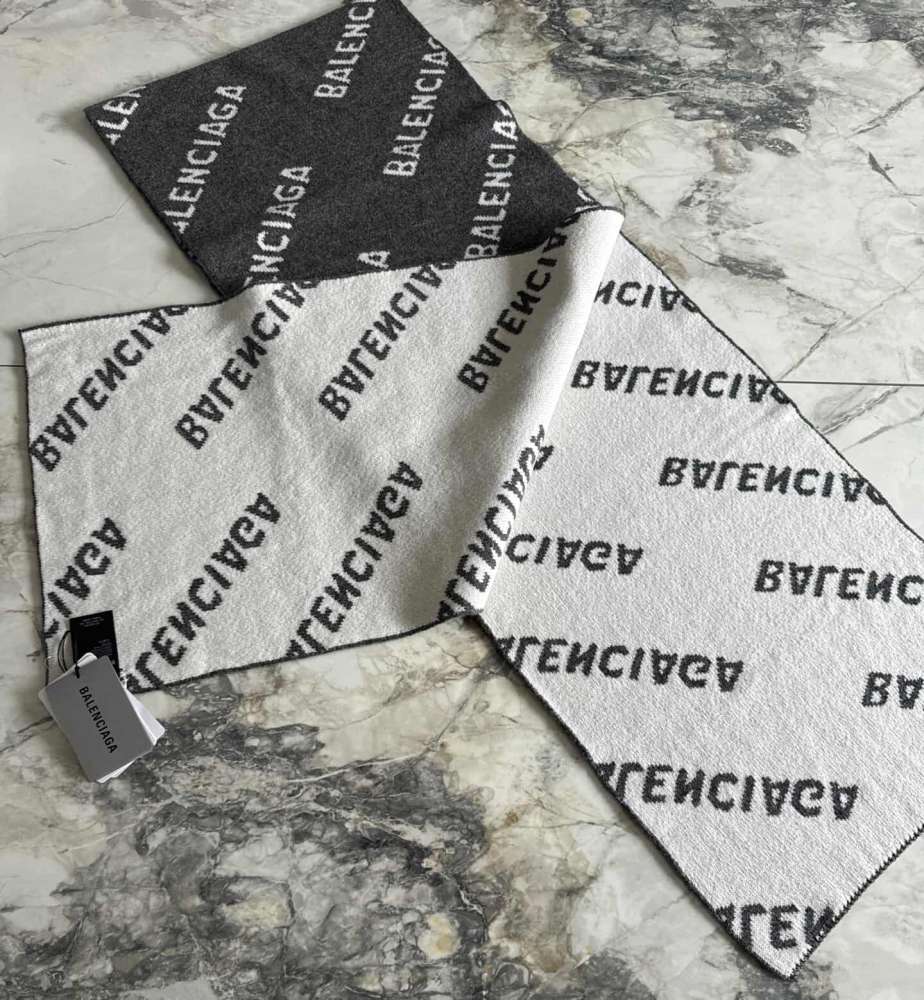 Balenciaga šál
