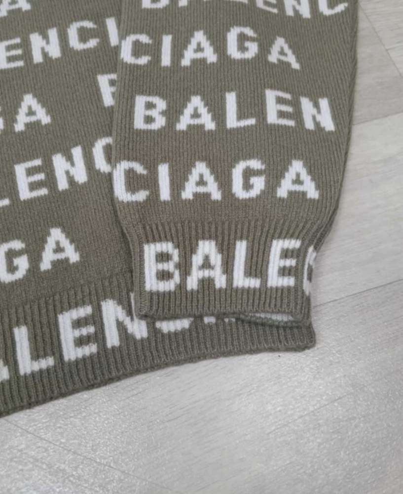 Balenciaga sveter