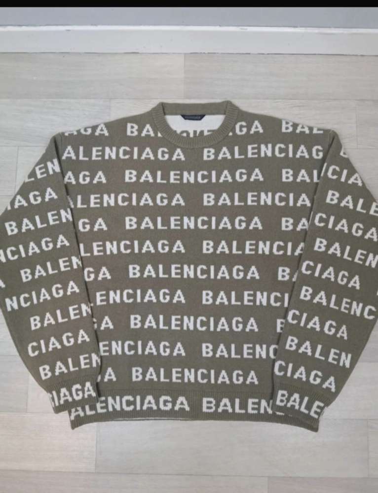 Balenciaga sveter