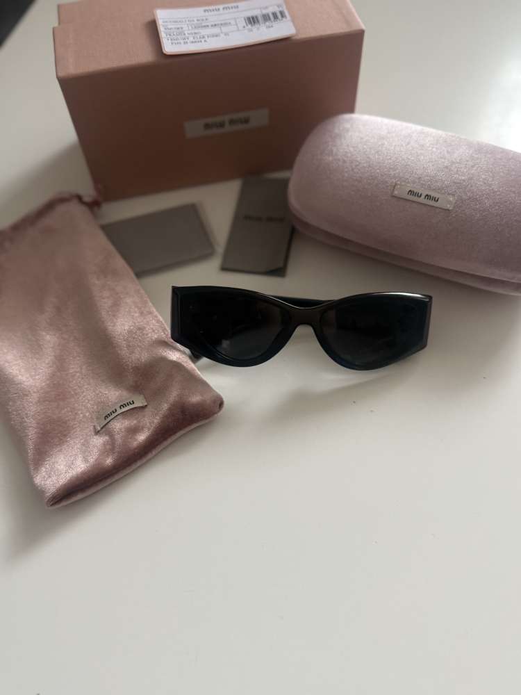 Miu miu slnečné okuliare