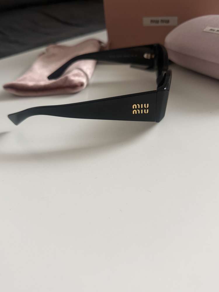 Miu miu slnečné okuliare