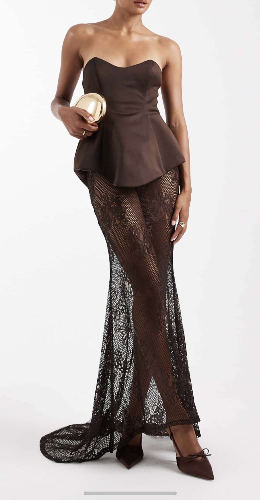 Spolocenske extravagantne saty