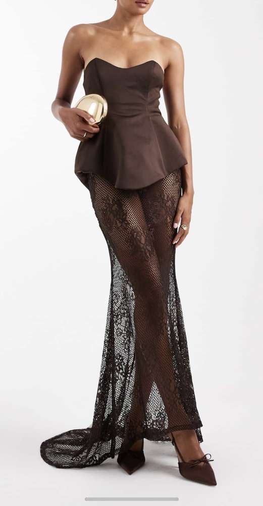 Spolocenske extravagantne saty