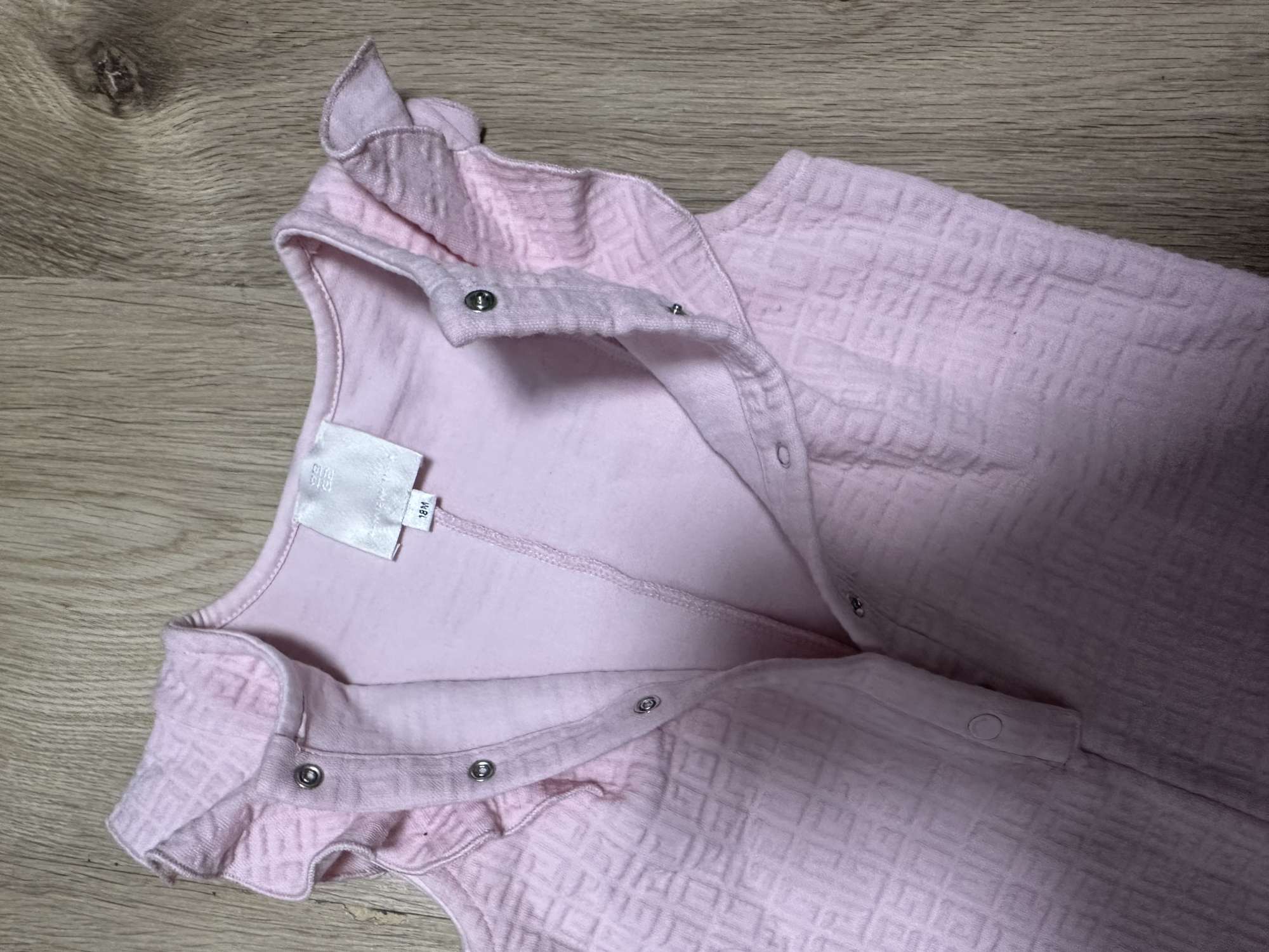 Givenchy  velkost na 18 mesiacov