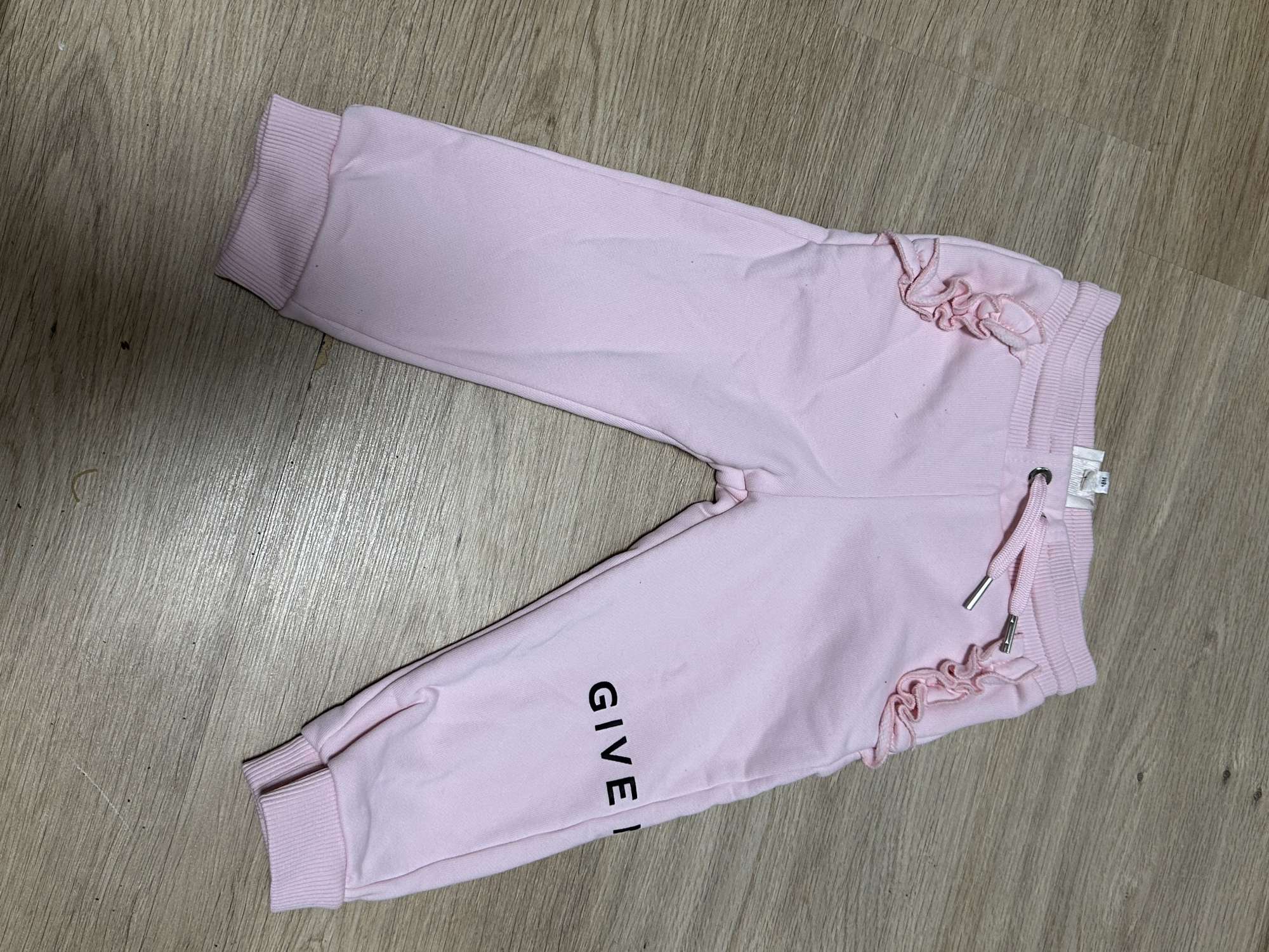 Guvenchy teplaky na 18 mes