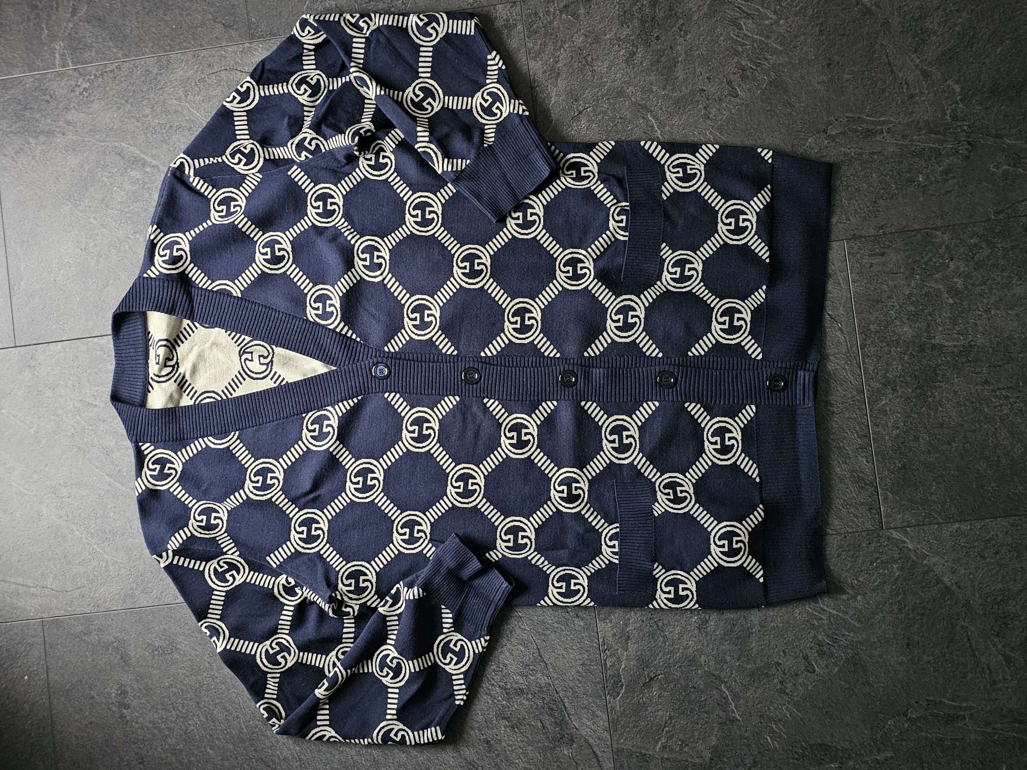 Obojstranný kardigán