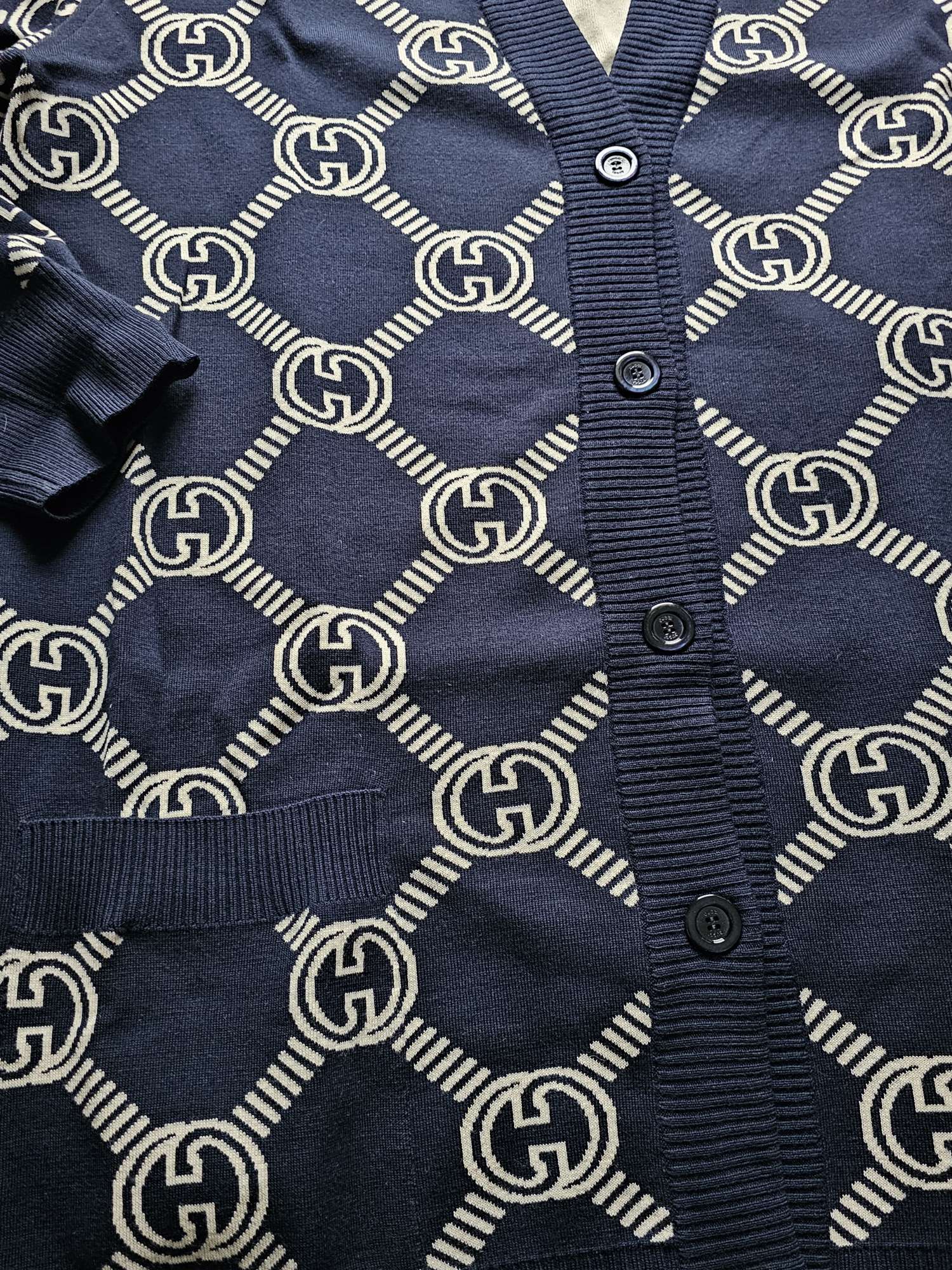 Obojstranný kardigán