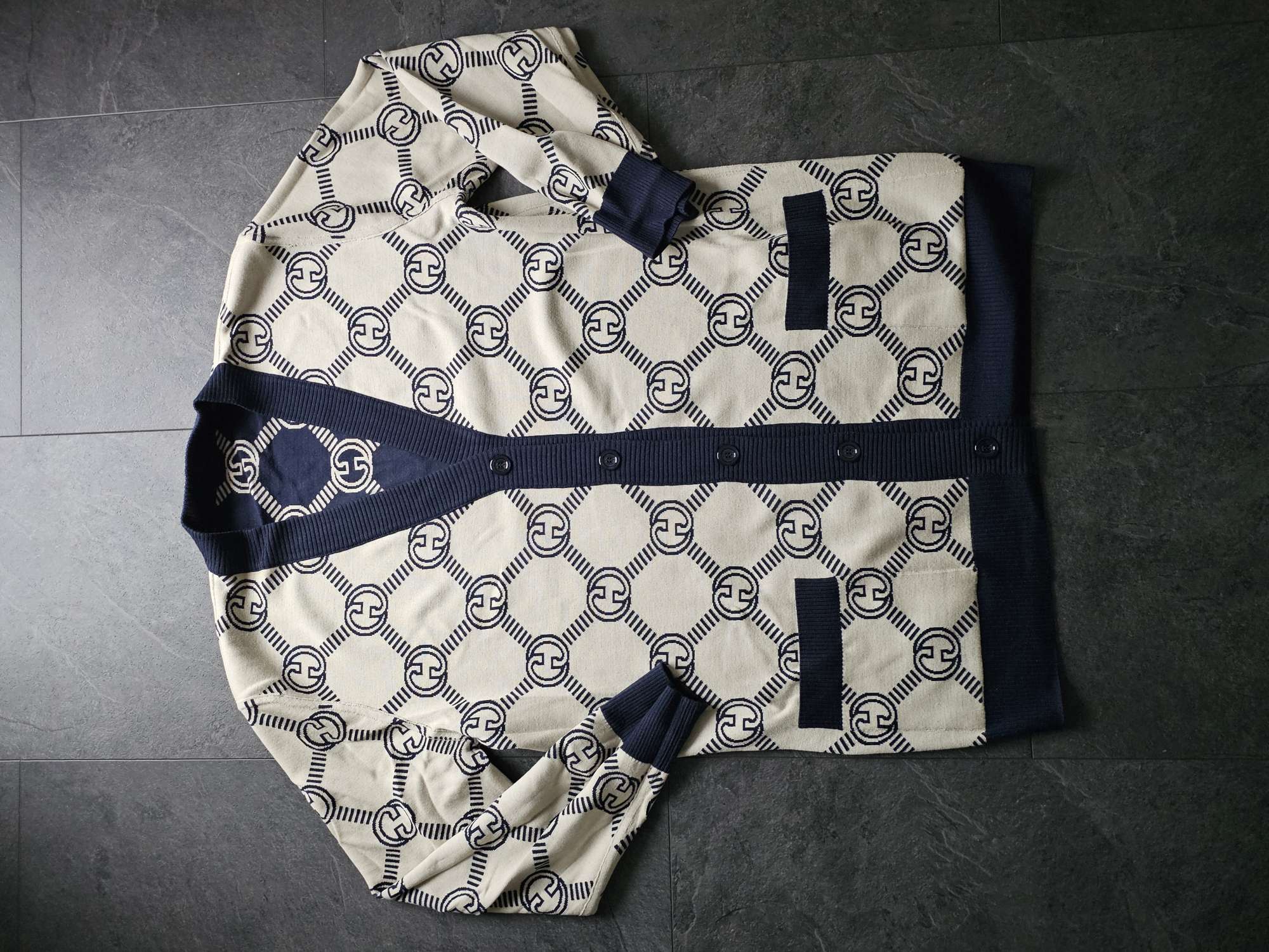 Obojstranný kardigán