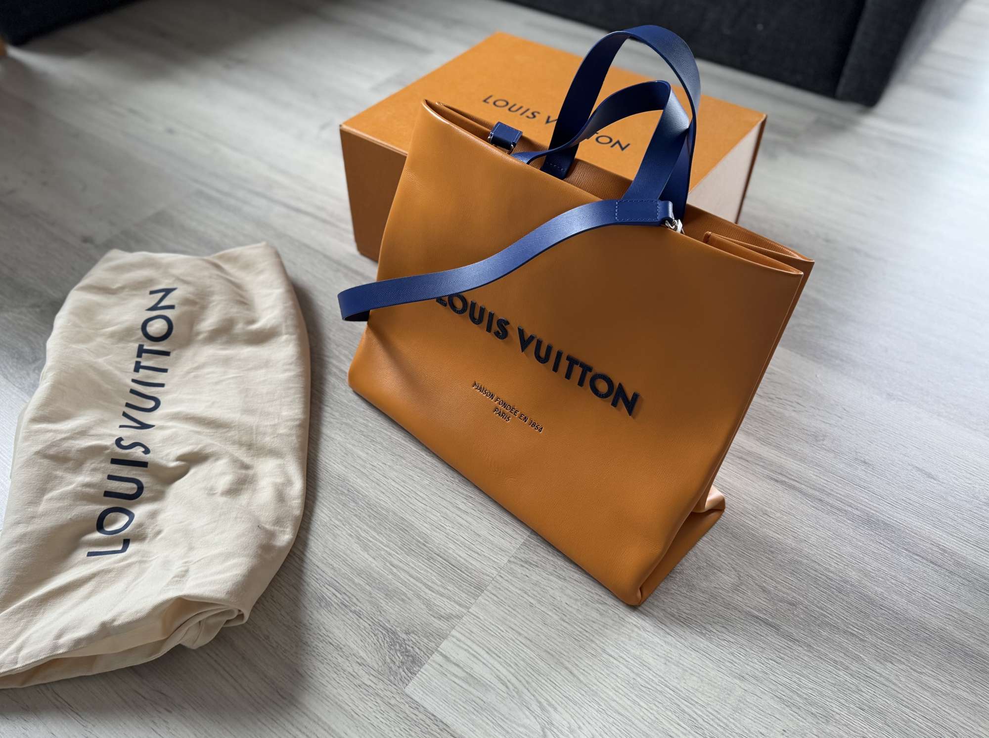 Louis Vuitton Shopper Tote MM