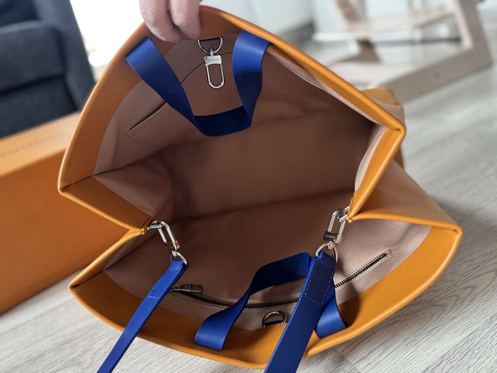Louis Vuitton Shopper Tote MM