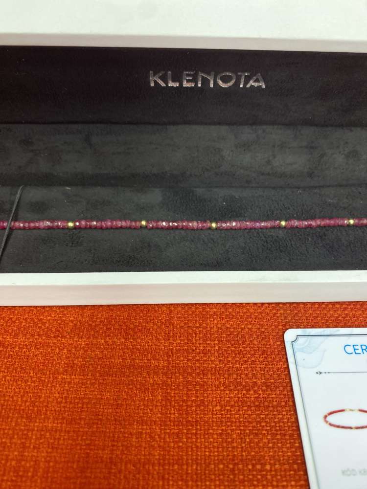 NÁRAMOK RUBÍNOVÝ V ZLATE