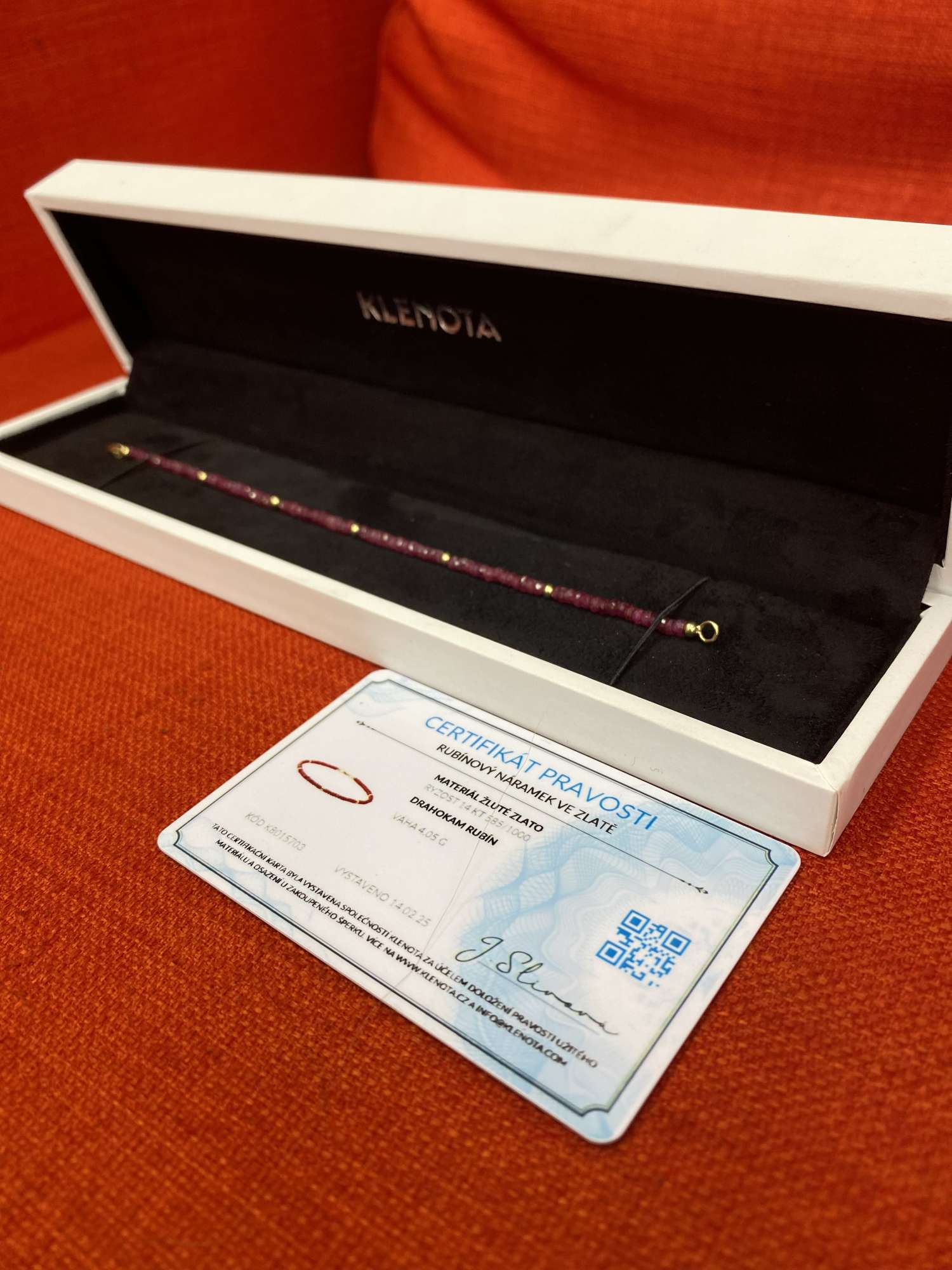 NÁRAMOK RUBÍNOVÝ V ZLATE