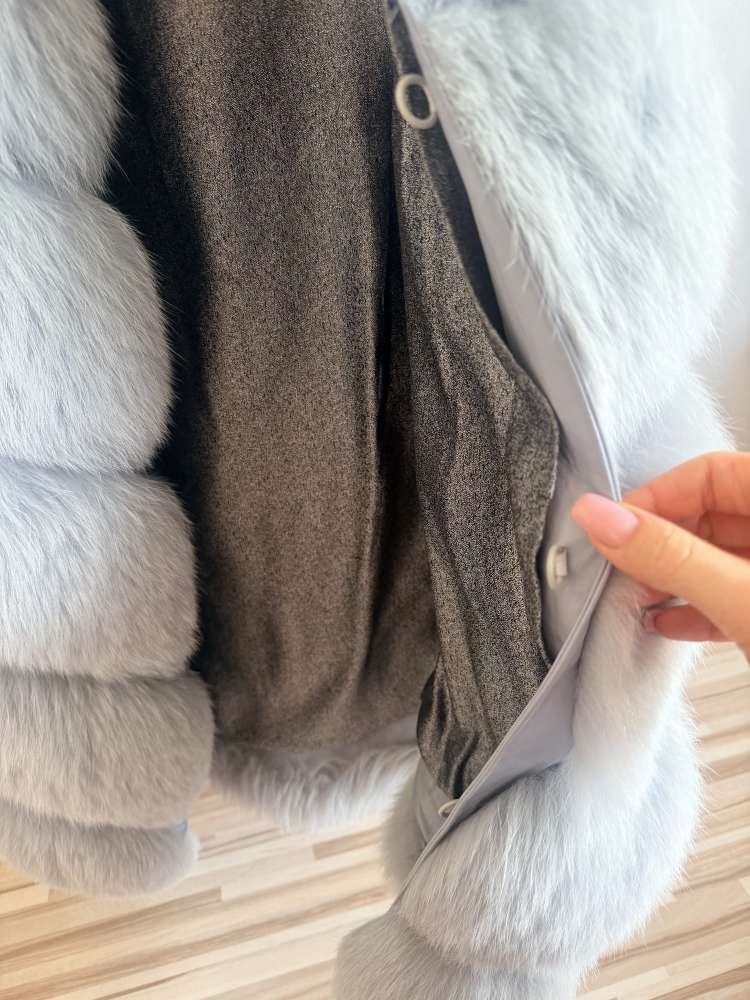 Sivá vesta z líšky