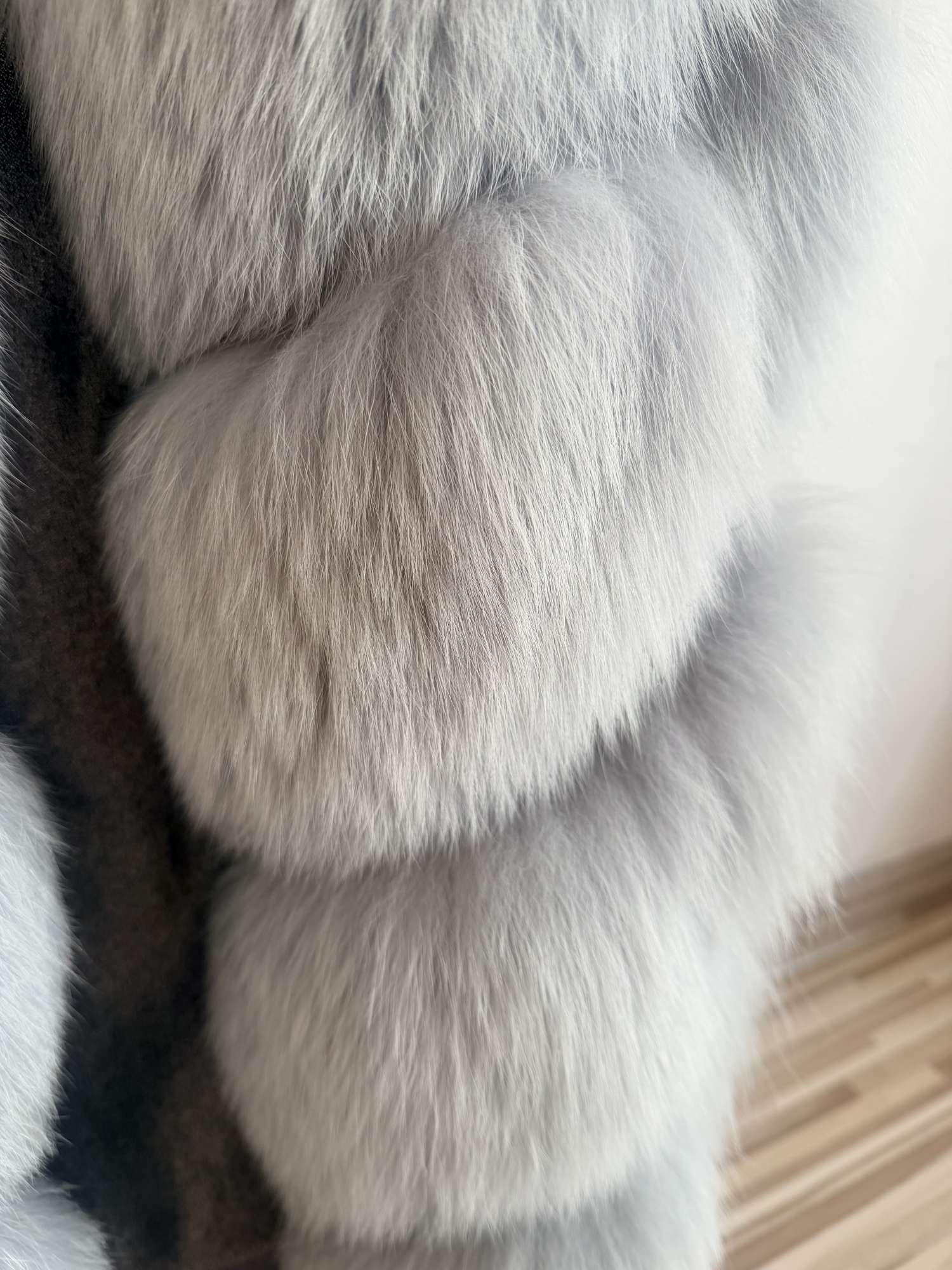 Sivá vesta z líšky