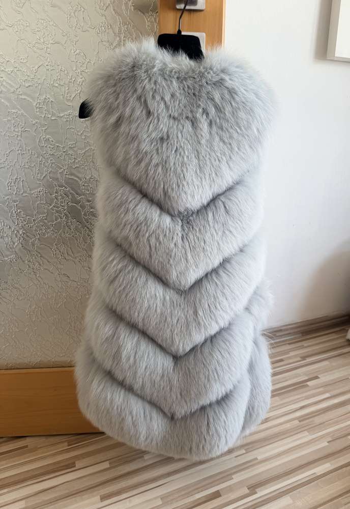 Sivá vesta z líšky