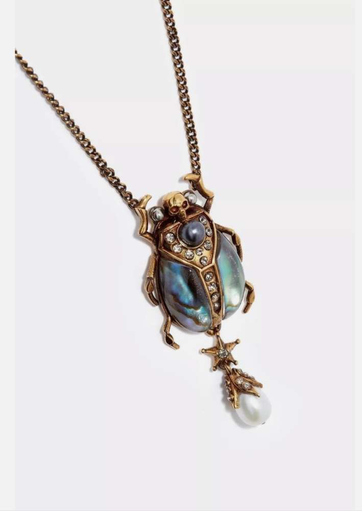 Nahrdelník Alexandra McQueena